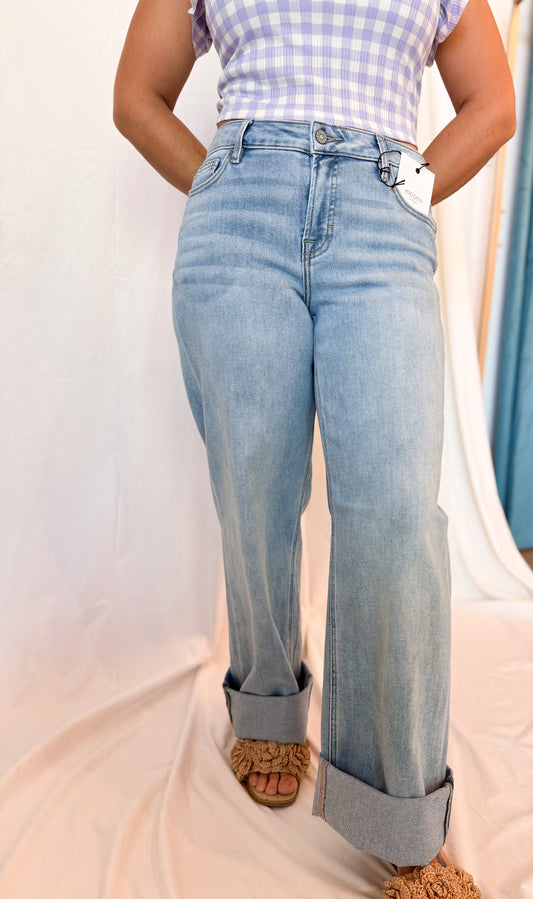 LOGAN MID RISE CUFF JEAN