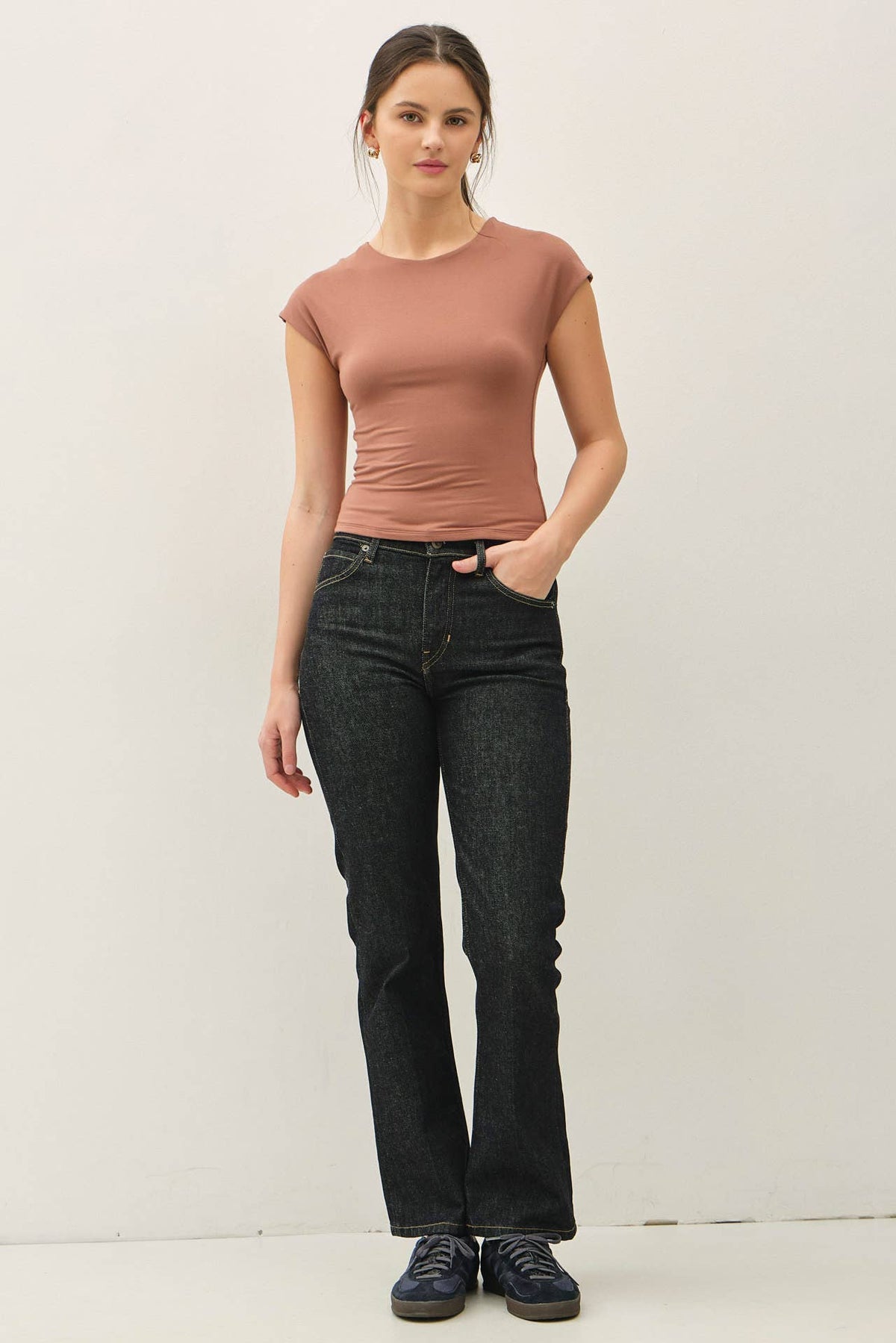 CAP SLEEVE CREWNECK TOP