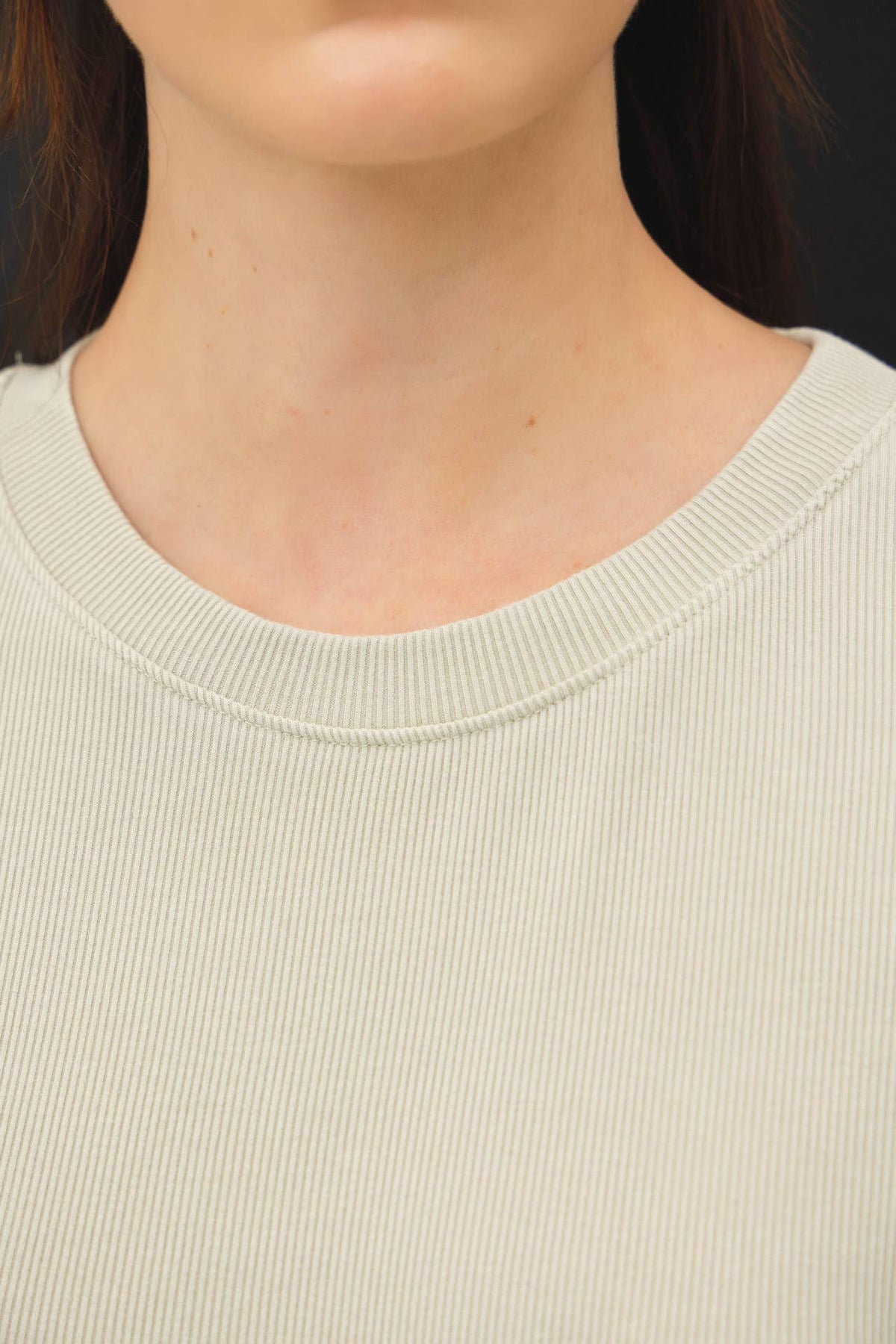 GARMENT DYE RIBBED CREW NECK TOP