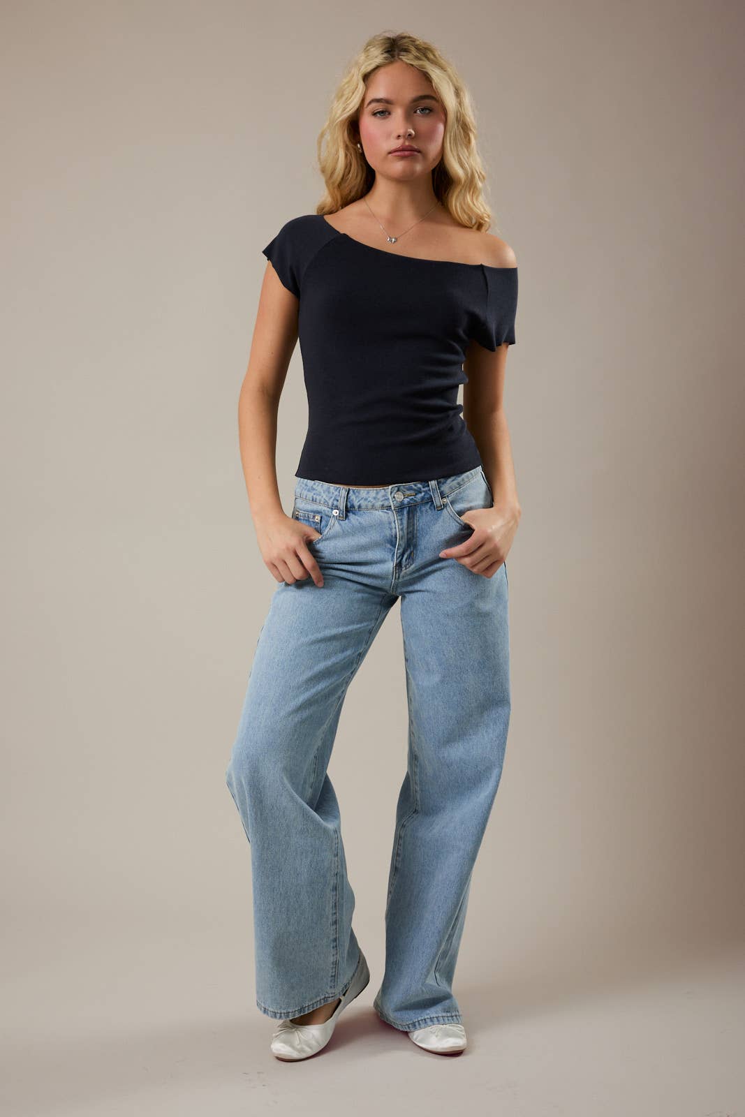 RAW EDGE DETAIL TOP