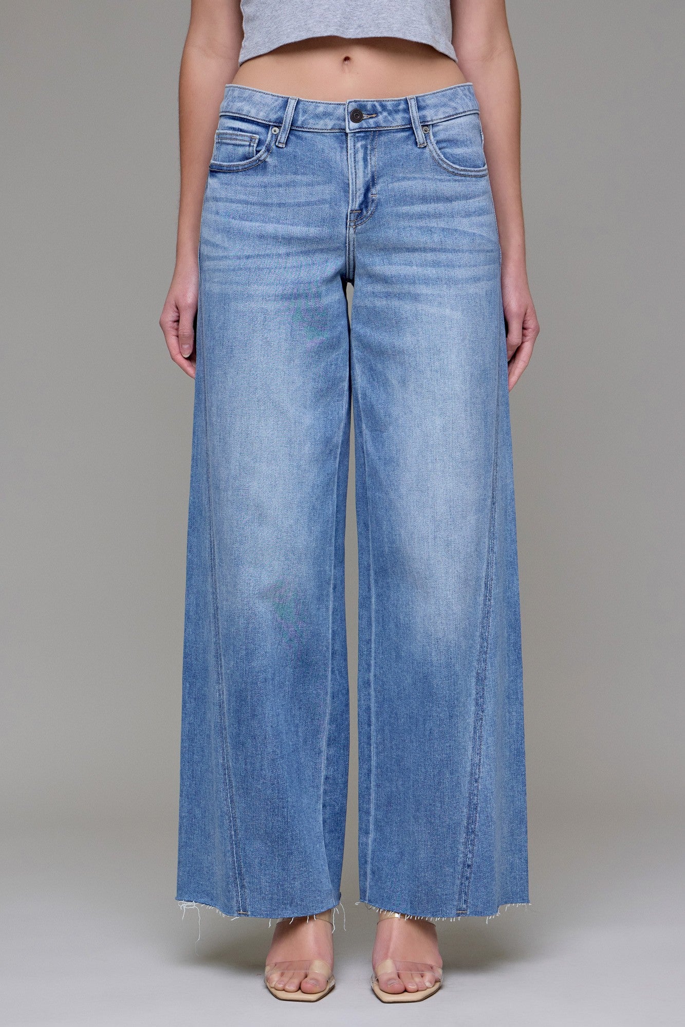 MEDIUM LIGHT WASH MIDRISE DENIM
