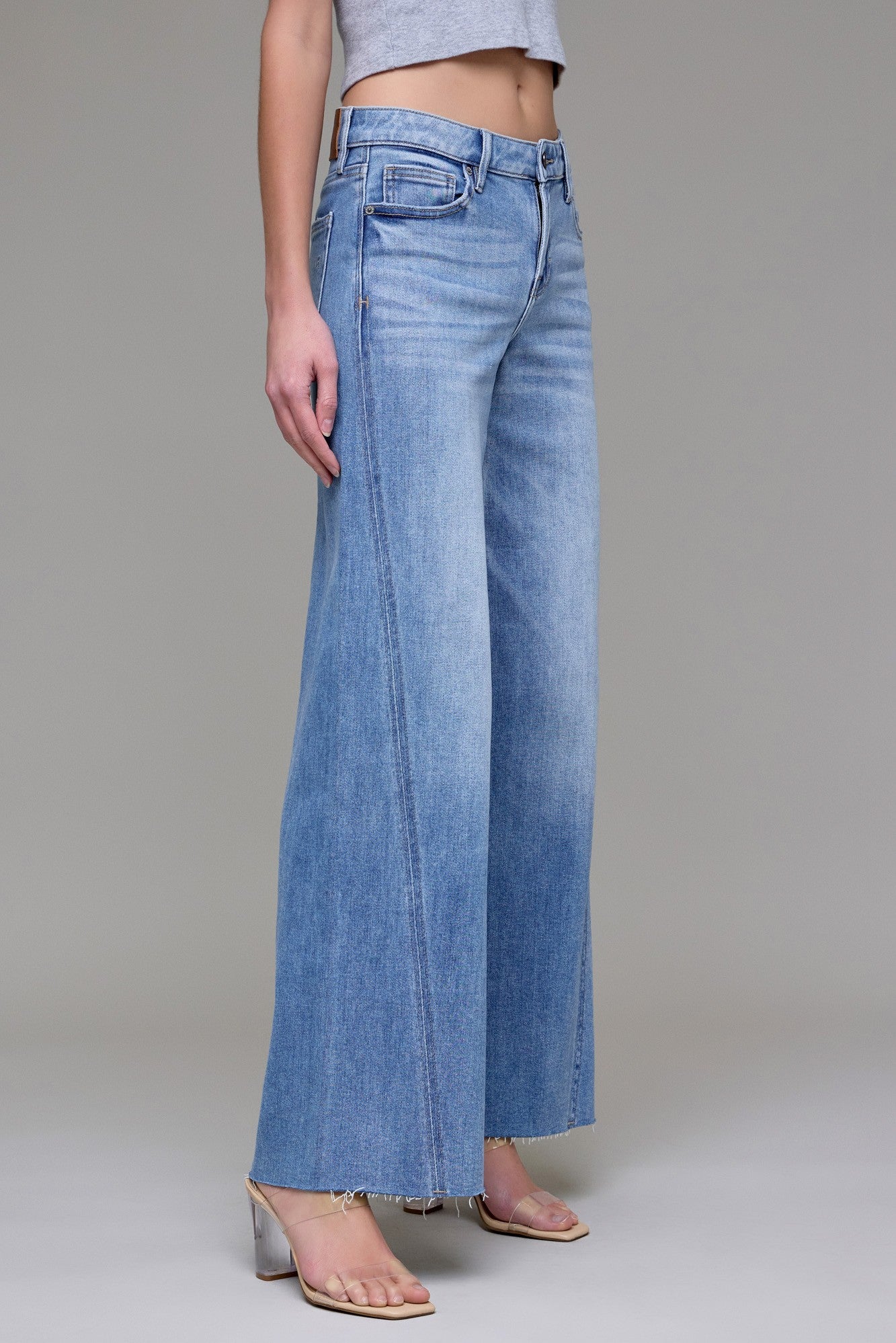 MEDIUM LIGHT WASH MIDRISE DENIM