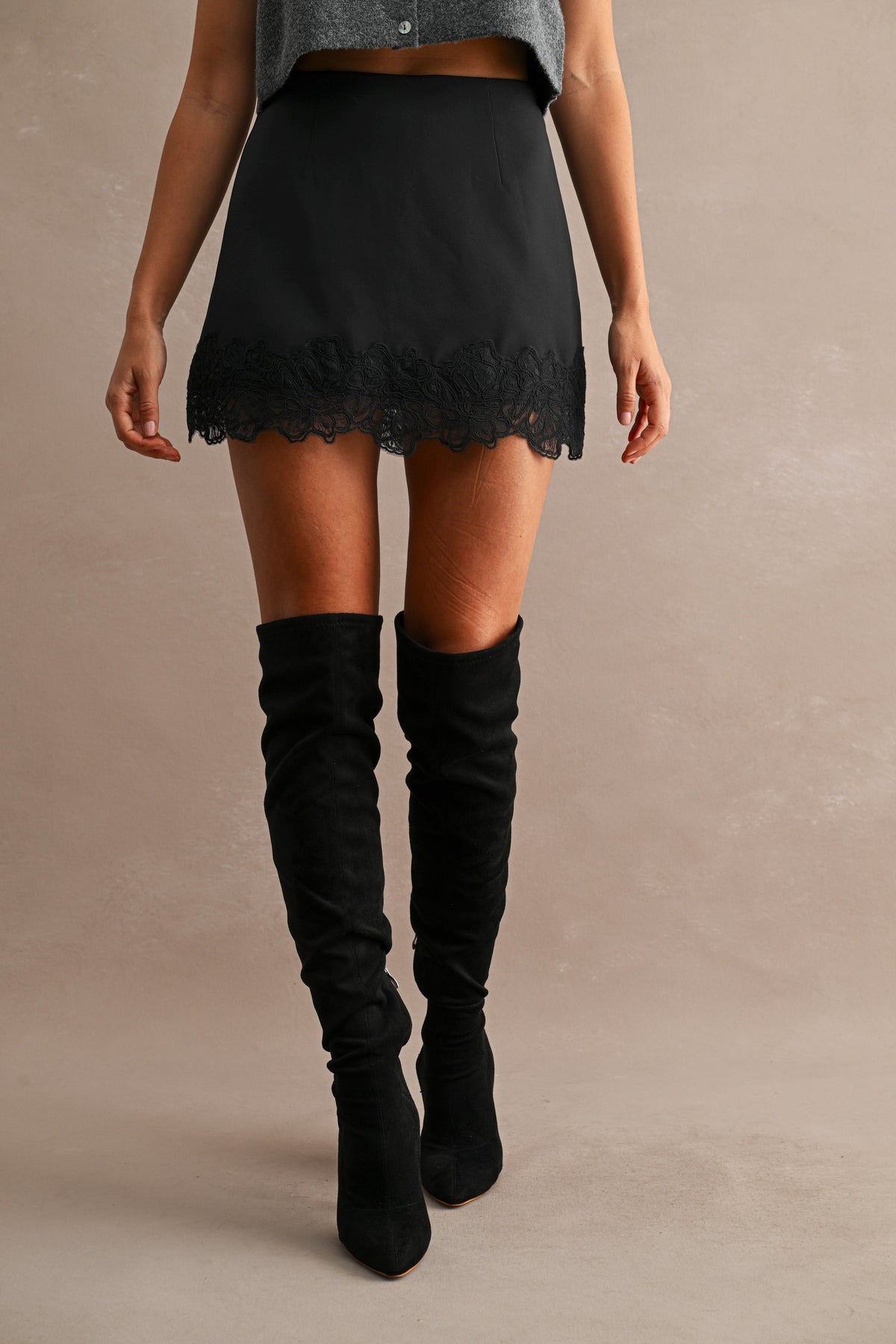 LACE HEM SKORT