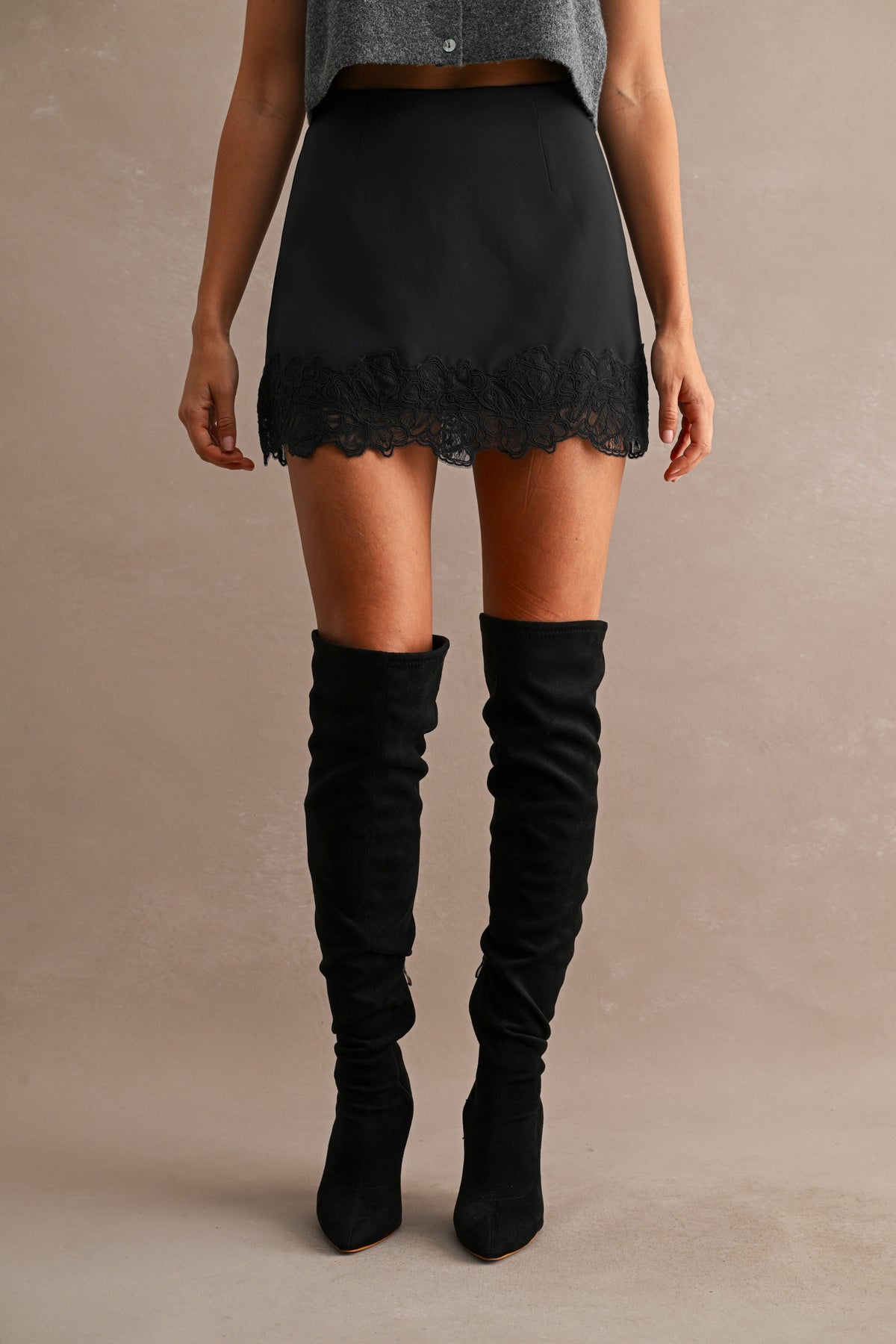 LACE HEM SKORT