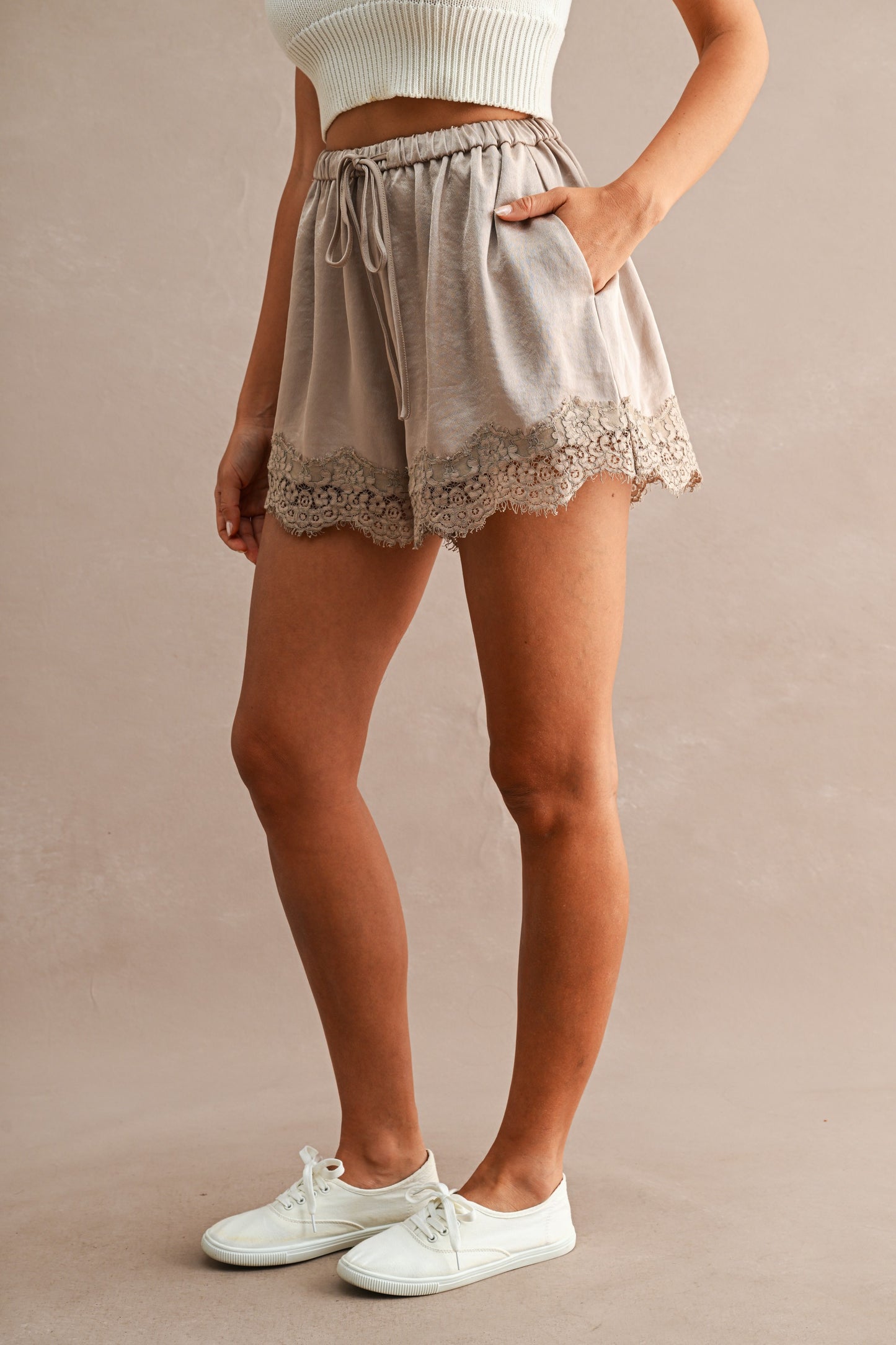 Floral Lace Trim Drawstring Waist Pull-on Shorts
