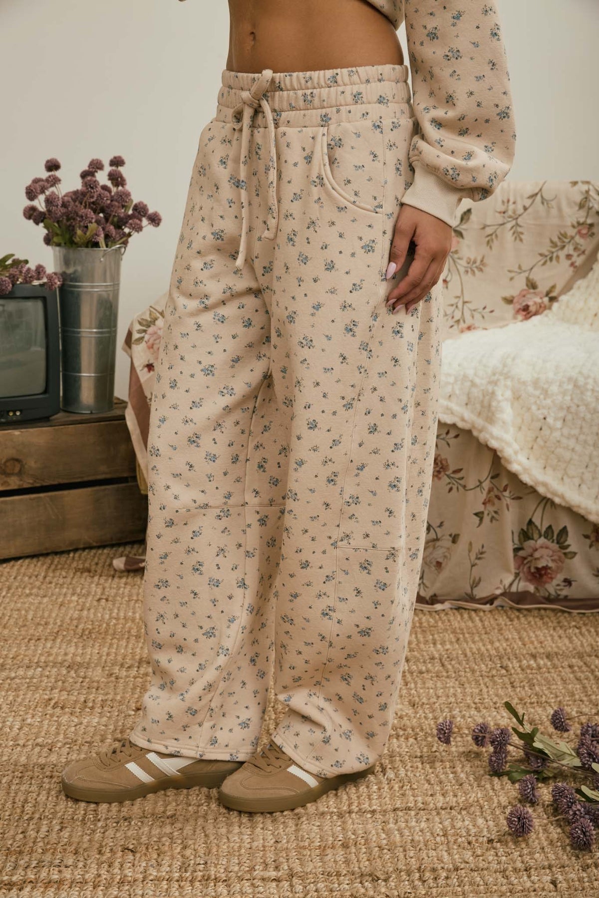 DITSY FLORAL SWEATPANTS