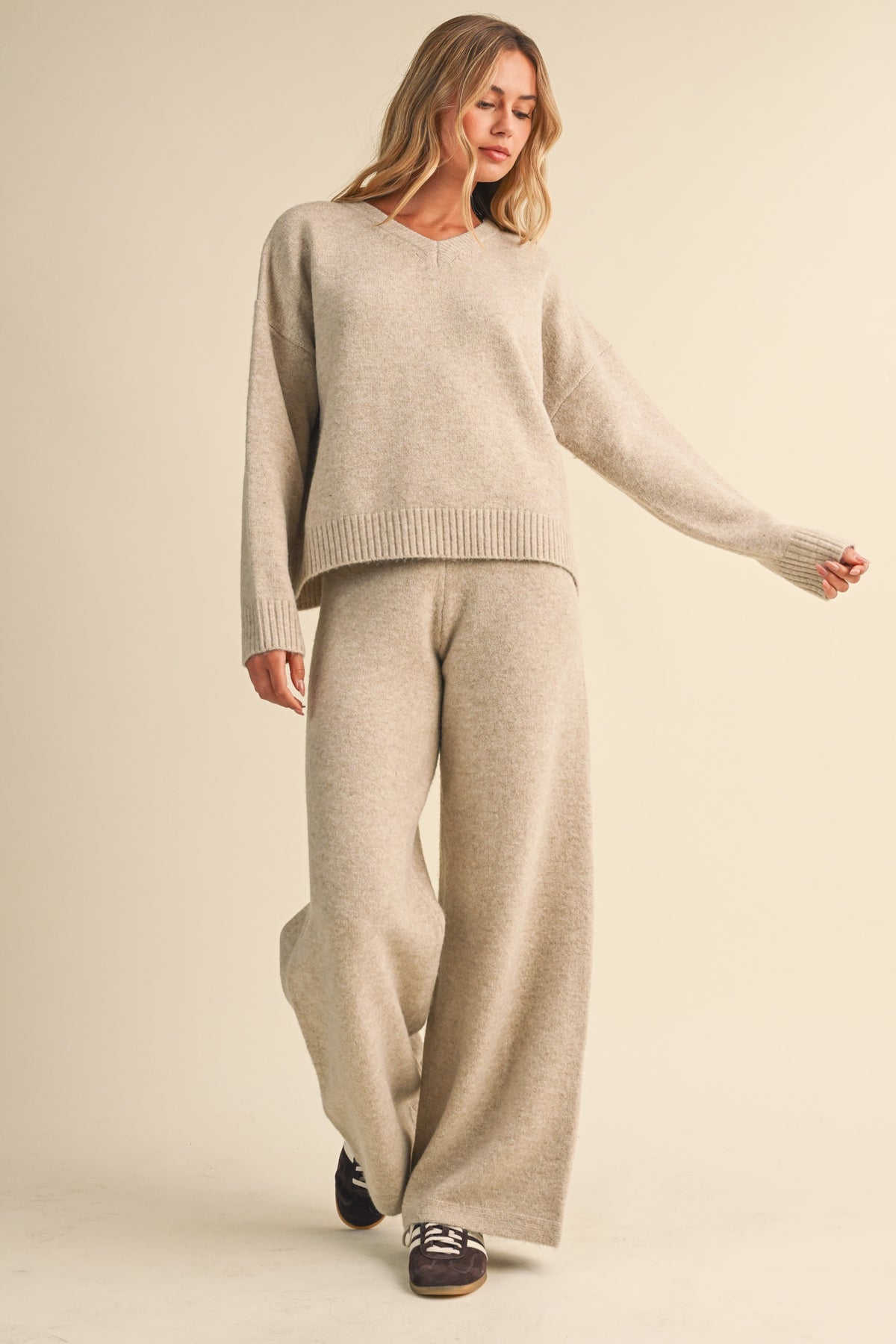 V NECK LONG SLEEEVE SWEATER AND PANT SET
