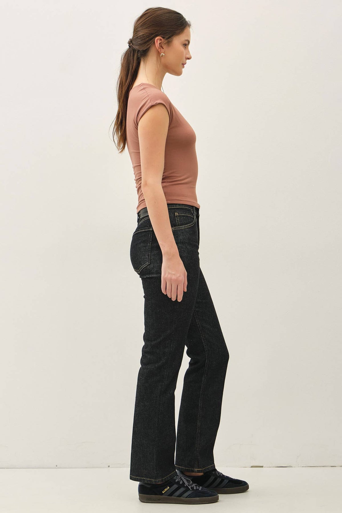 CAP SLEEVE CREWNECK TOP