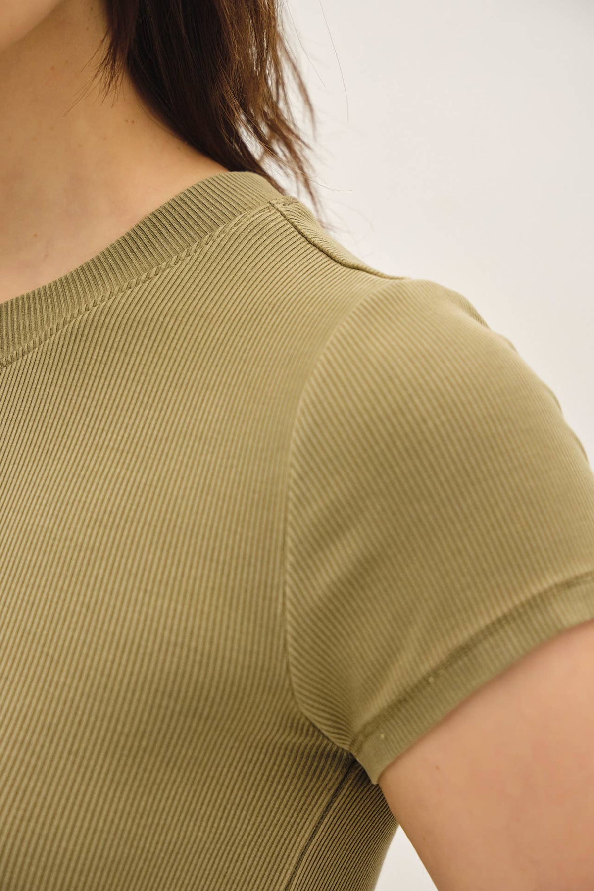GARMENT DYE RIBBED CREW NECK TOP