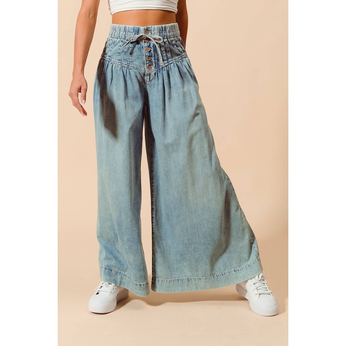 WIDE LEG JEANS WITH BUTTON CLOSURE WITH DRAWSTRING