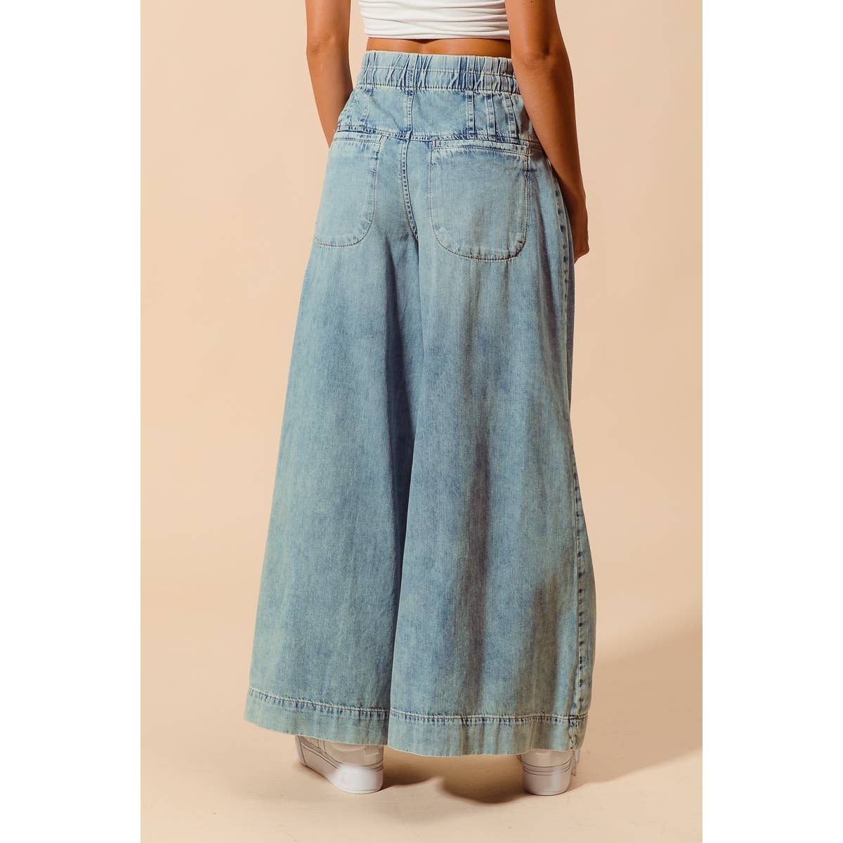 WIDE LEG JEANS WITH BUTTON CLOSURE WITH DRAWSTRING