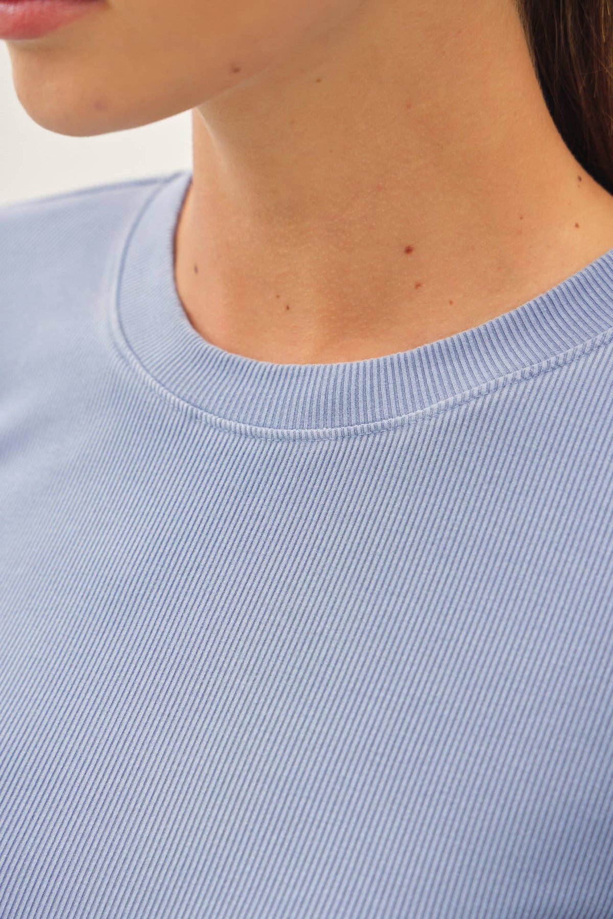 GARMENT DYE RIBBED CREW NECK TOP
