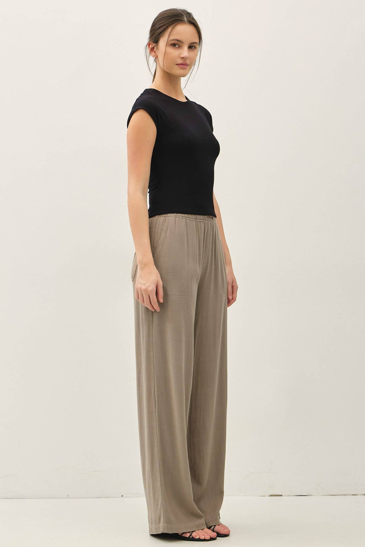 CAP SLEEVE CREWNECK TOP
