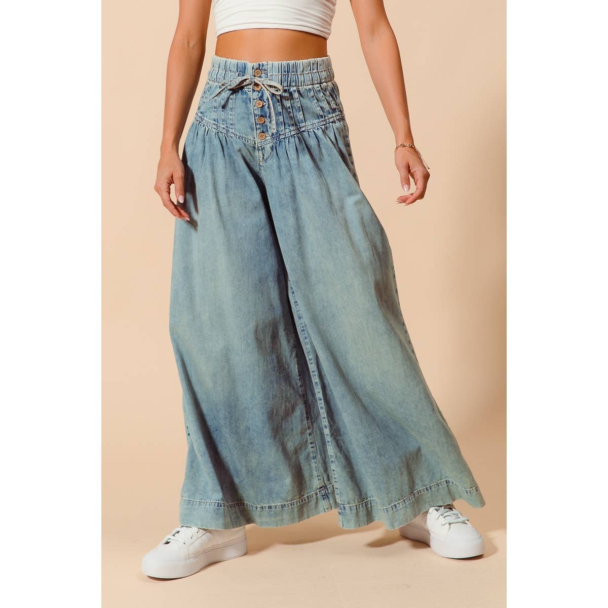 WIDE LEG JEANS WITH BUTTON CLOSURE WITH DRAWSTRING