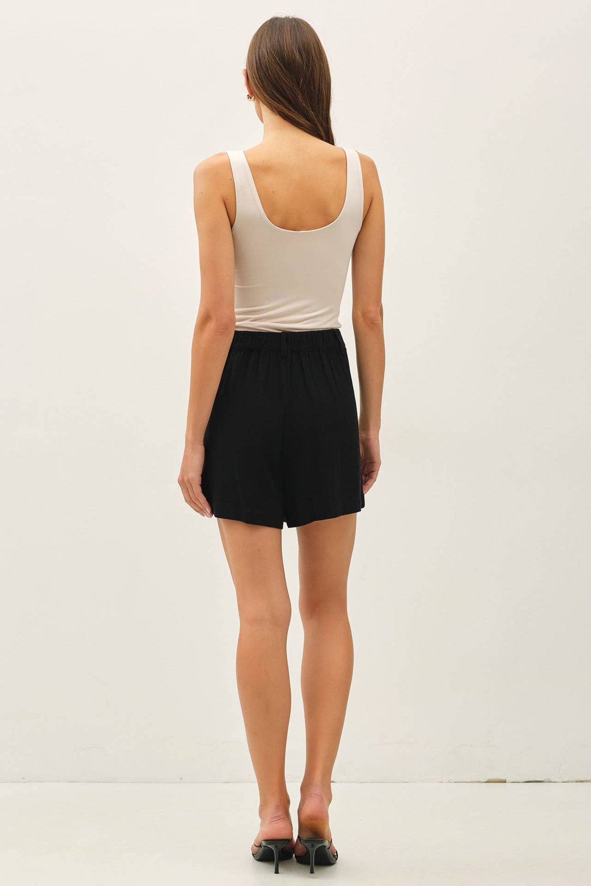 BASIC SCOOP NECK TANK