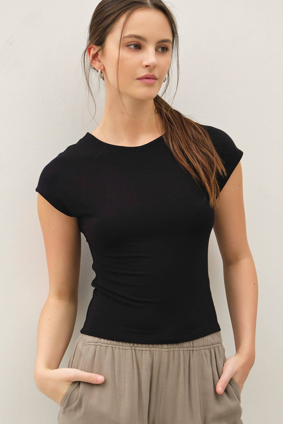 CAP SLEEVE CREWNECK TOP