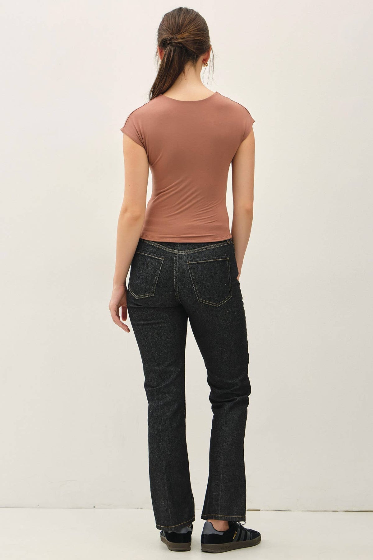 CAP SLEEVE CREWNECK TOP