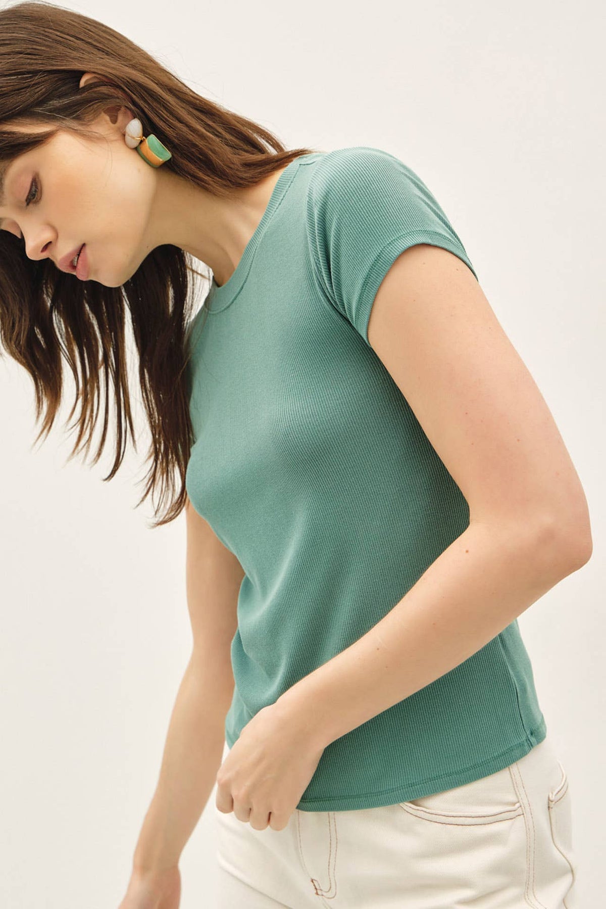 GARMENT DYE RIBBED CREW NECK TOP