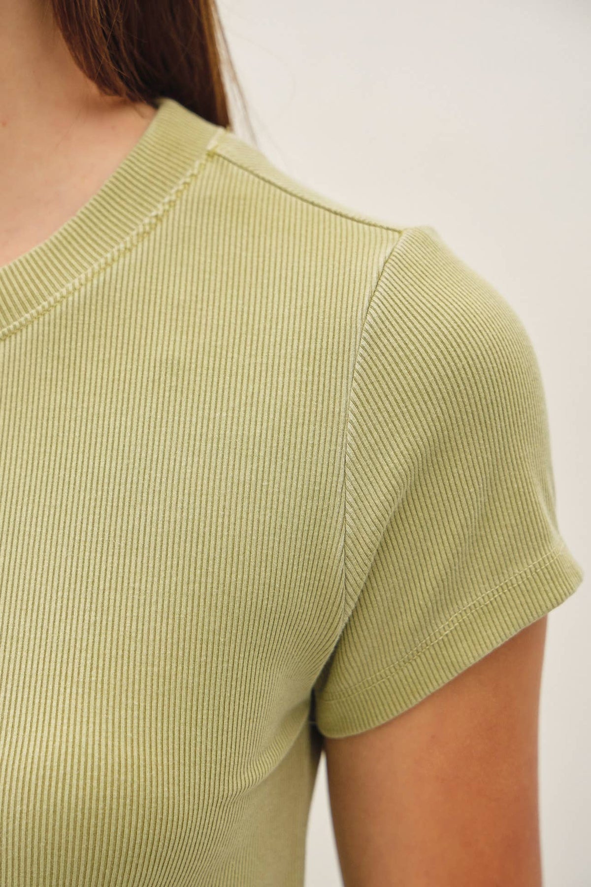 GARMENT DYE RIBBED CREW NECK TOP
