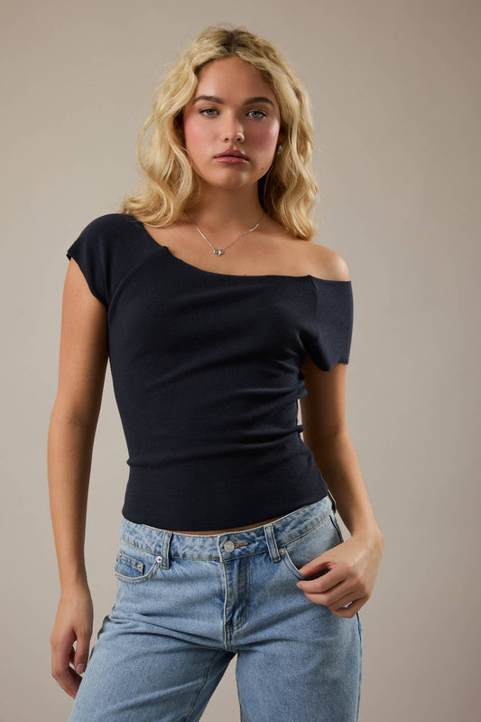 RAW EDGE DETAIL TOP